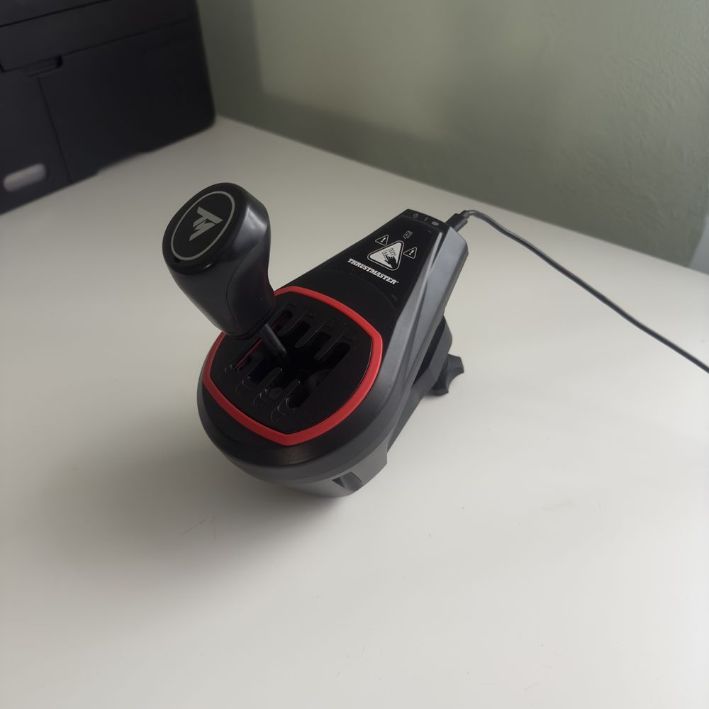 Volan Logitech G29 + Schimbător Thrustmaster TH8S – ca noi