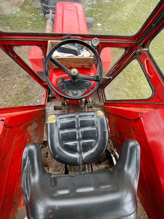 Vând tractor zetor 5711