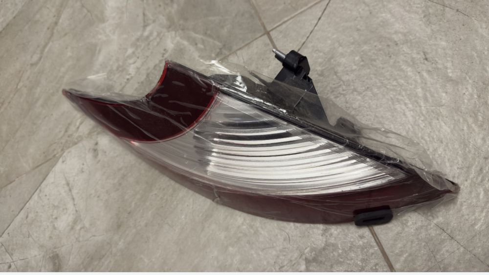 Stop stanga Renault Megane III - 3, hatchback