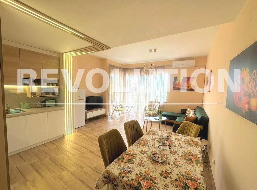 Двустаен апартамент в района на Св.Св. Константин и Елена!