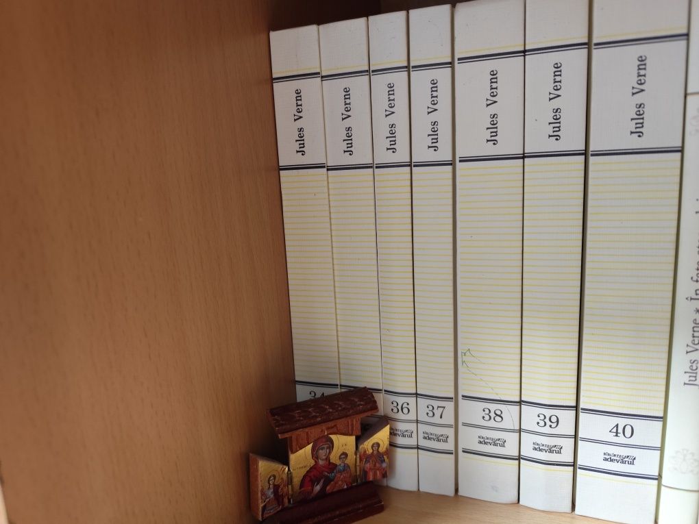Colectia Adevarul - primele 10 numere și colecția Jules Verne - 40 num