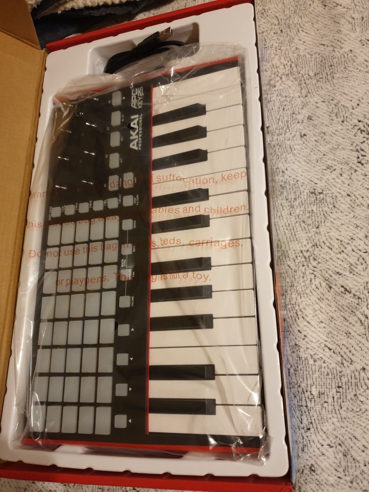 Midi контроллер Akai apc key 25