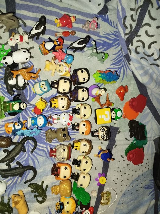 Vând jucării Kinder animale și cu hary Potter