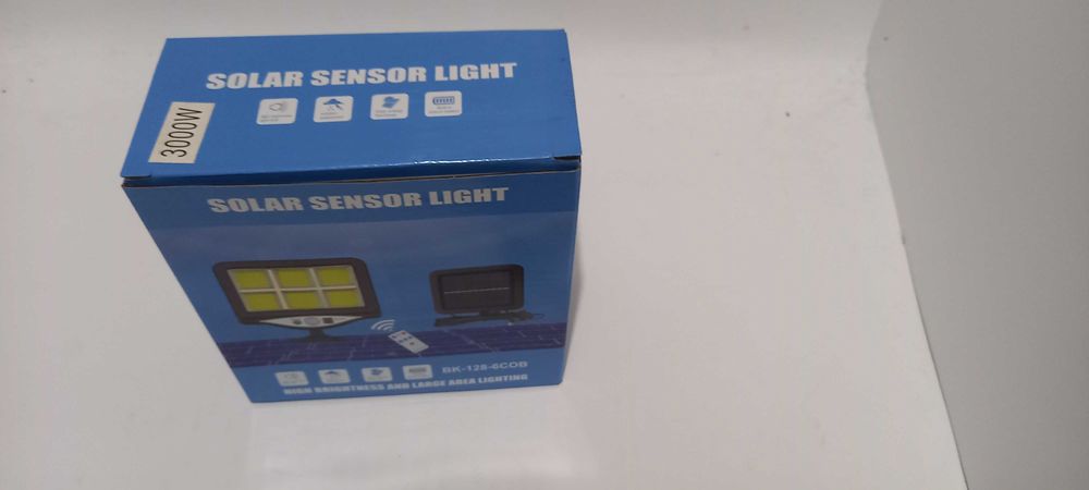 Мощна соларна лампа с три режима на работа и фотоклетка