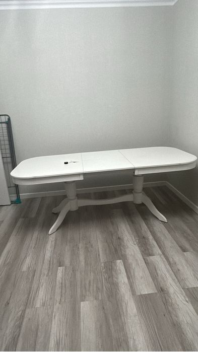 Стол . Мдф и массив дерева.