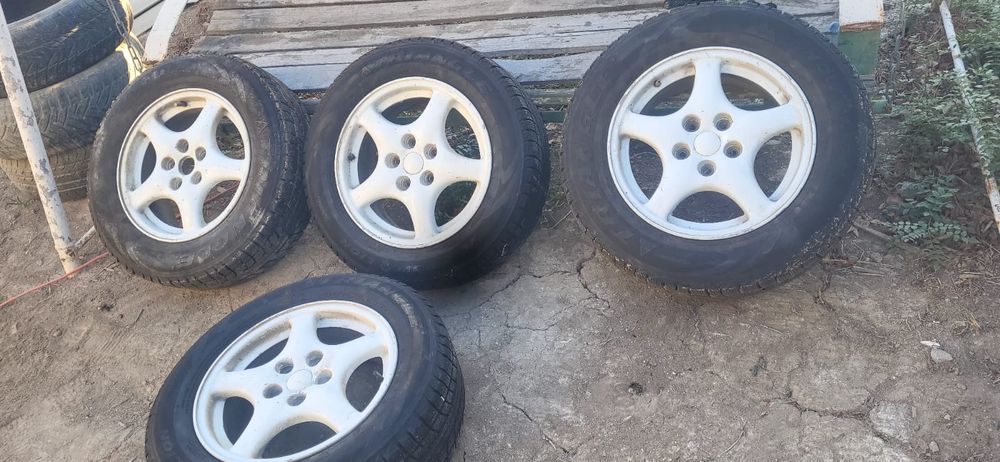 Зимний комплект 215/60/16