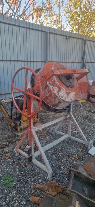 Închiriez betoniera de închiriat