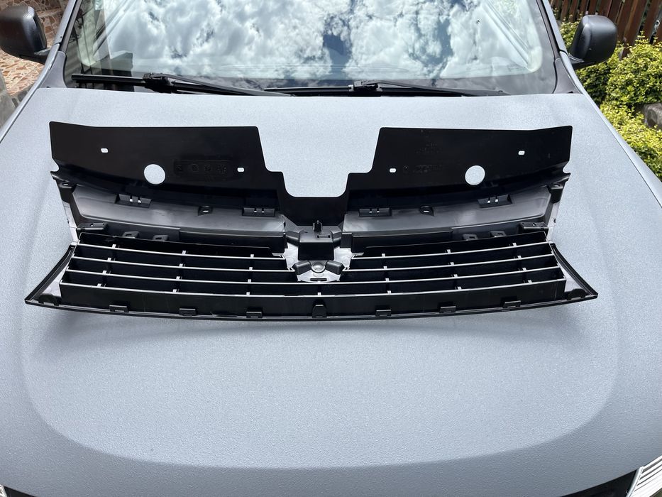 Grila dacia duster 2012