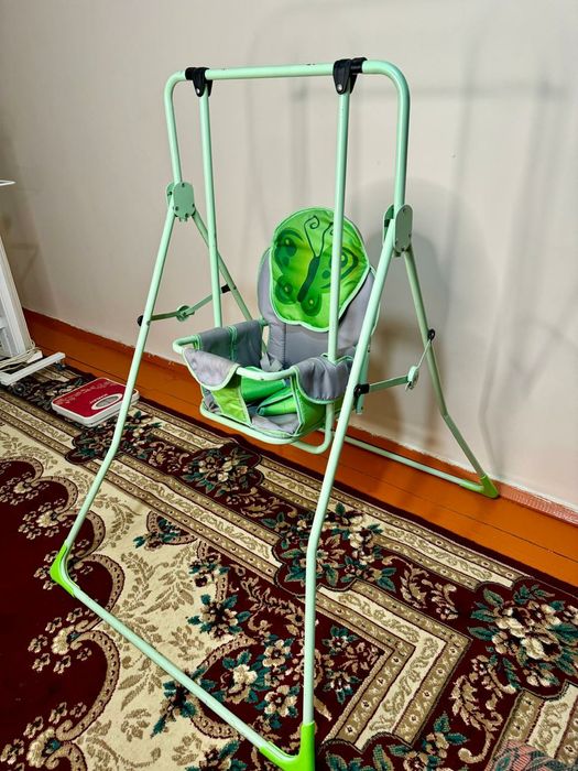 Детское качели почти новое