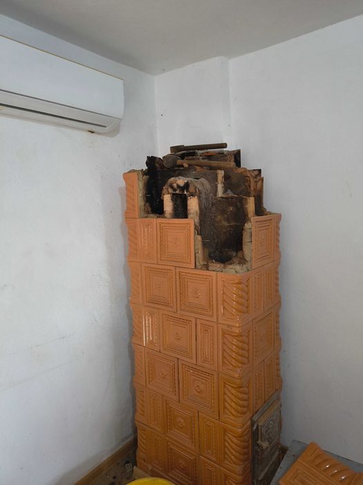 Vând terracottă demontată de pe sobă