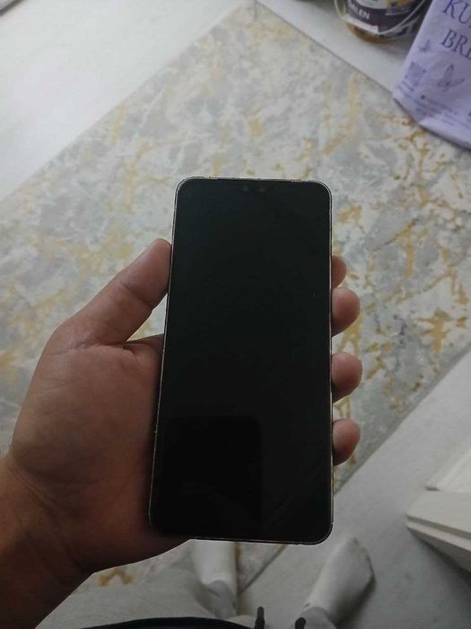Vivo V23 5G sotiladi 128/8+8 gb kamera 64 mpxl