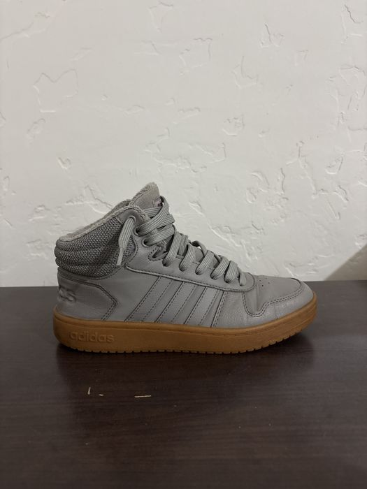 Продам кроссовки Adidas