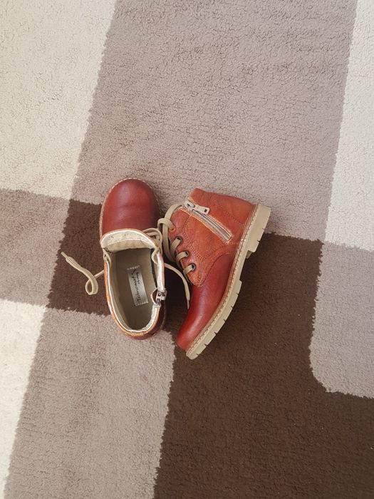 Ghetute din piele de vinzare