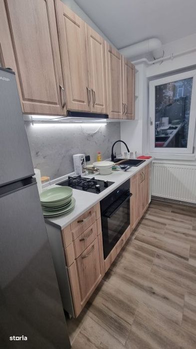 Apartament 2 camere semidecomandat, etaj 1 , zona Curtea de Apel
