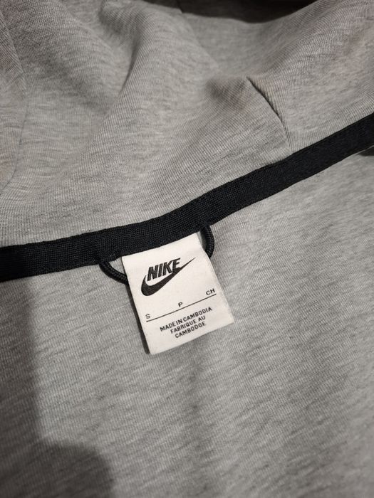 Vând Nike Tech Fleece