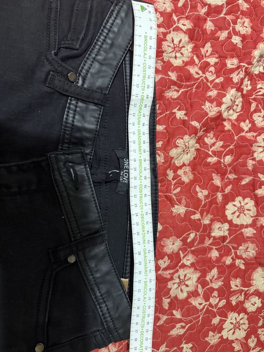 Jeans cu insertii de piele