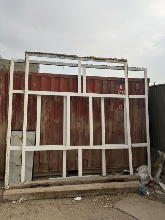 Уйдин алдынан тускен пластик перегородка терезе есигимен