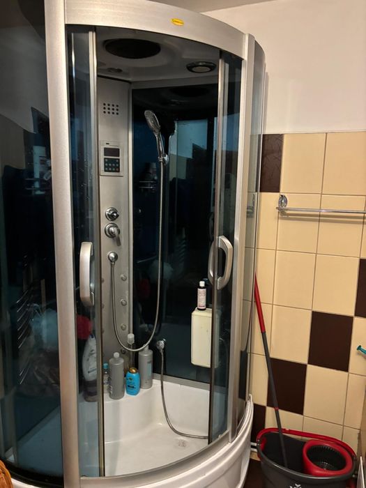 Vând cabina de dus