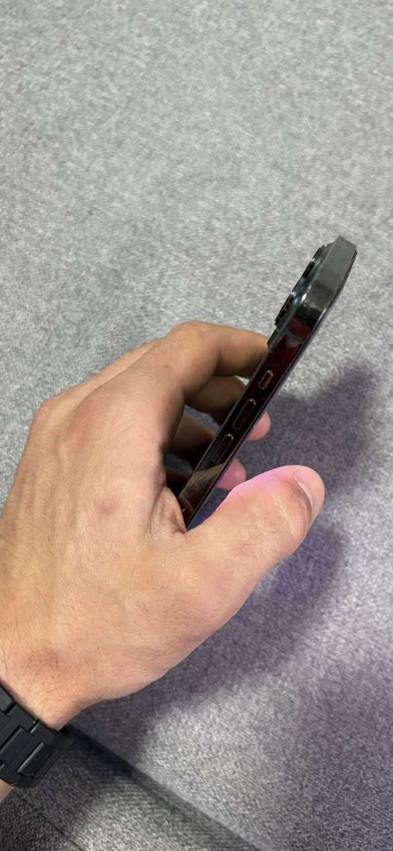Vând iPhone 13 pro max în stare impecabila