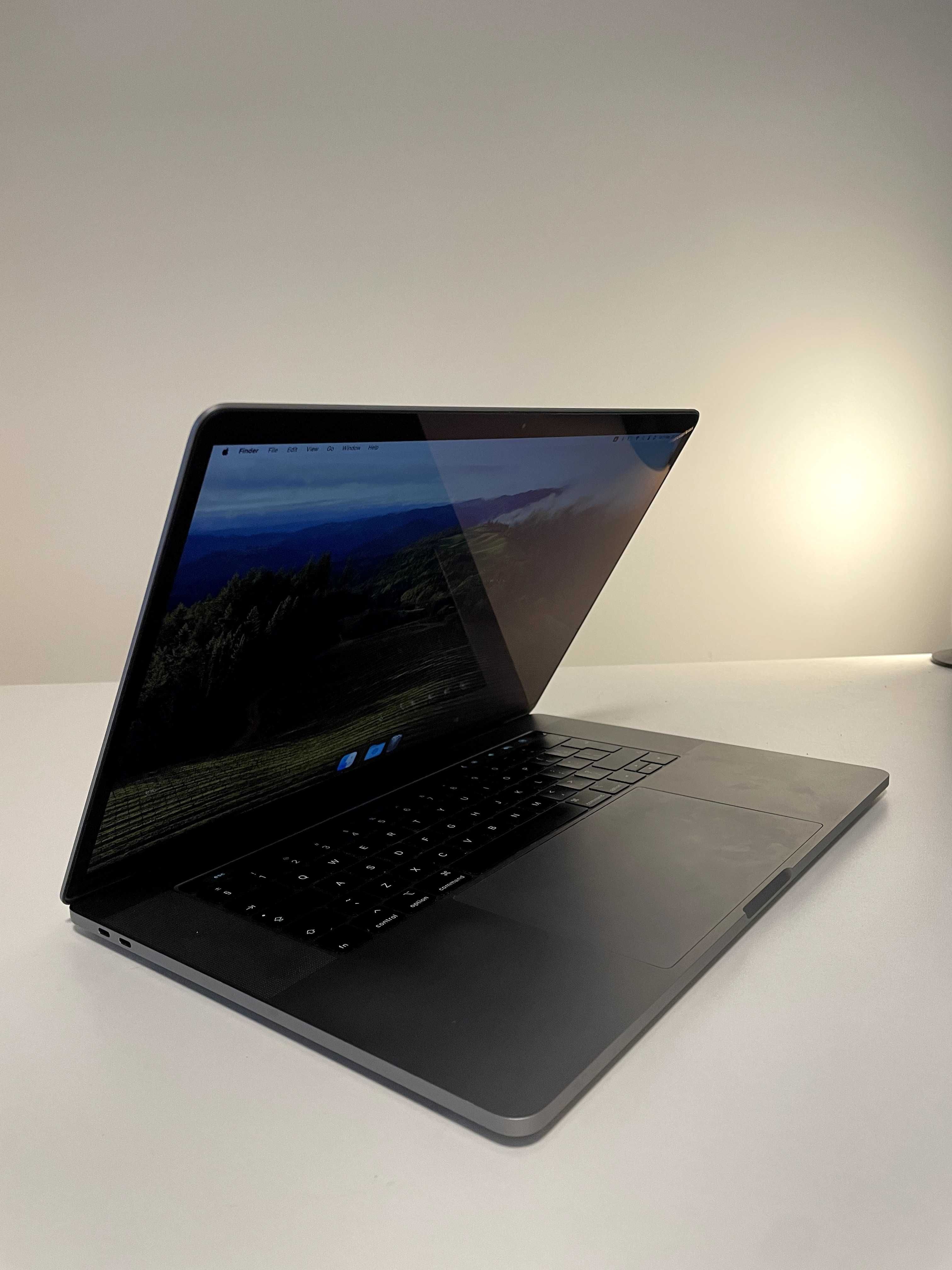 MacBook Pro 2019 15 inch, 32 gb ram, 2 tb ssd