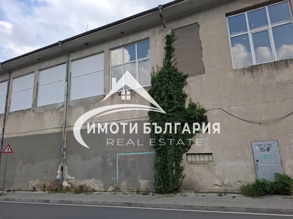 Бизнес имот 3 341 дка. в гр.Карлово