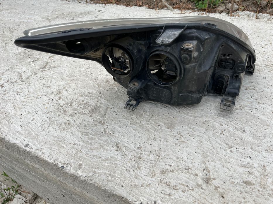 Vând far st. Ford focus 2