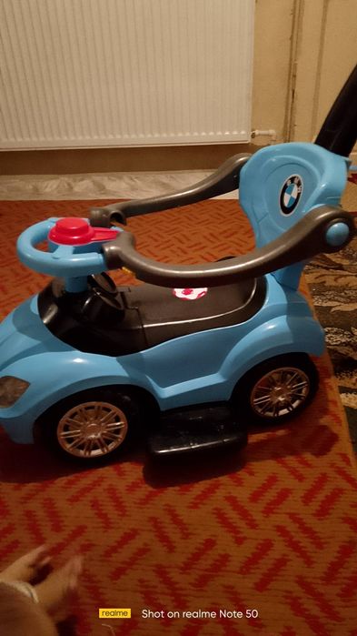 Bolalar moshinasi sotiladi