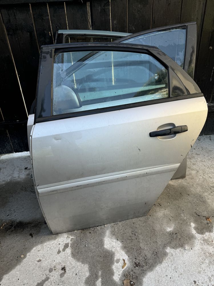 Opel zafira 2 gen врати