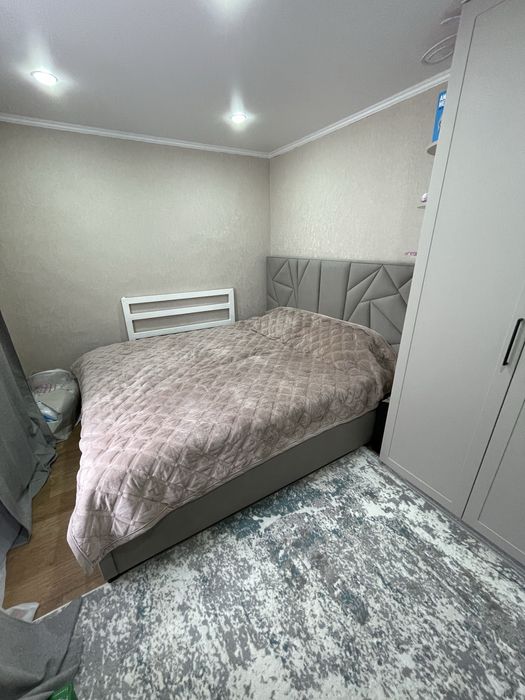 Двуспальная кровать