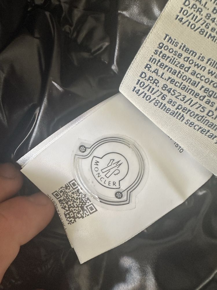 Moncler грейка чисто нова