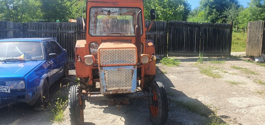 Vand tractor Universal 450 și remorca ,motor Brașov 3 pistoane