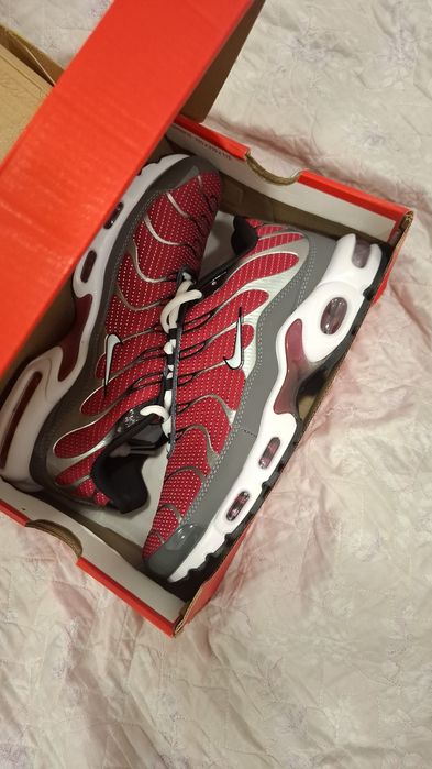 Продам кроссовки 43 размер