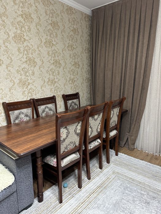 Продам Стол и стулья