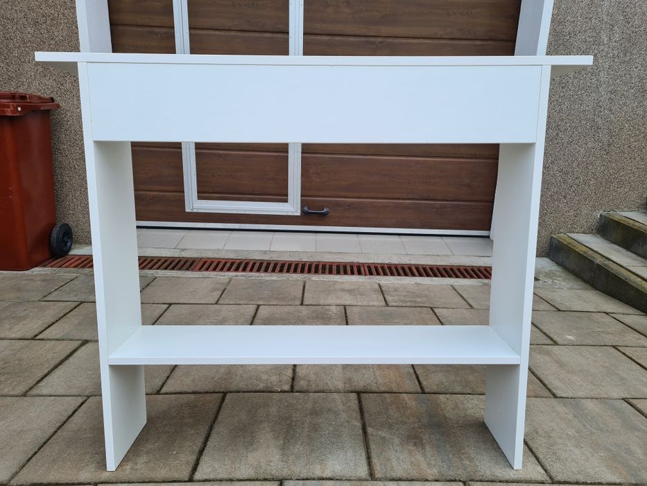 Corp de mobilier alb, îngust ideal pentru spații mici!