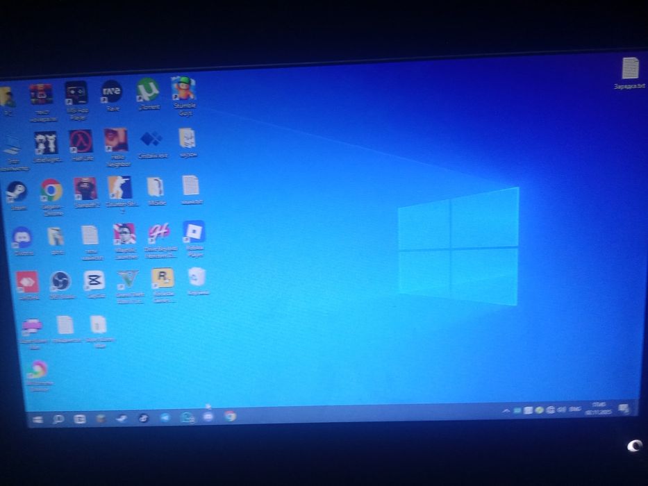 Игровой компьютер с гарнитурой