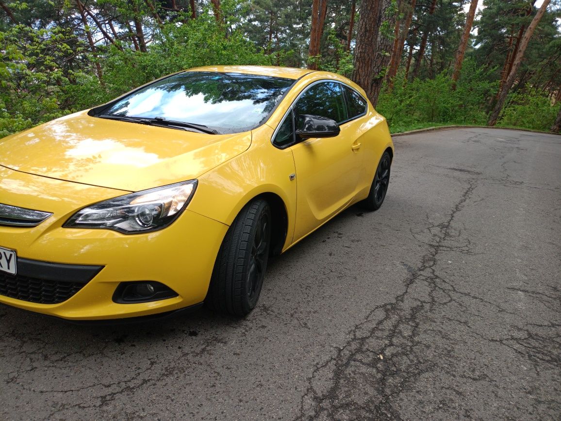 Opel Astra J Gtc