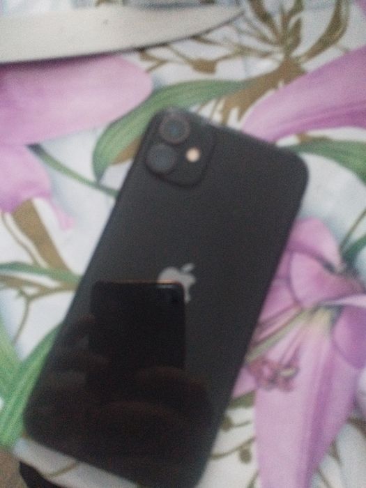 Продам айфон 11 64