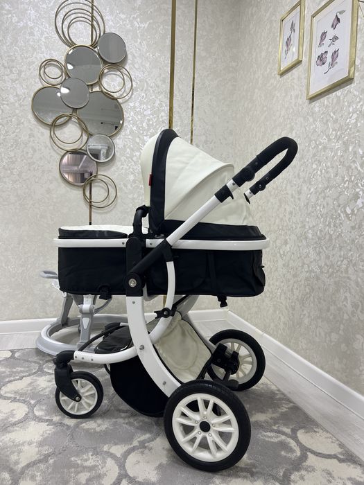 Коляска белая кожанная