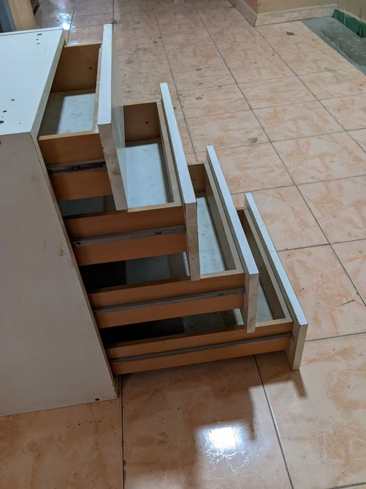 Шкаф. Тумба. С выдвижными полками.