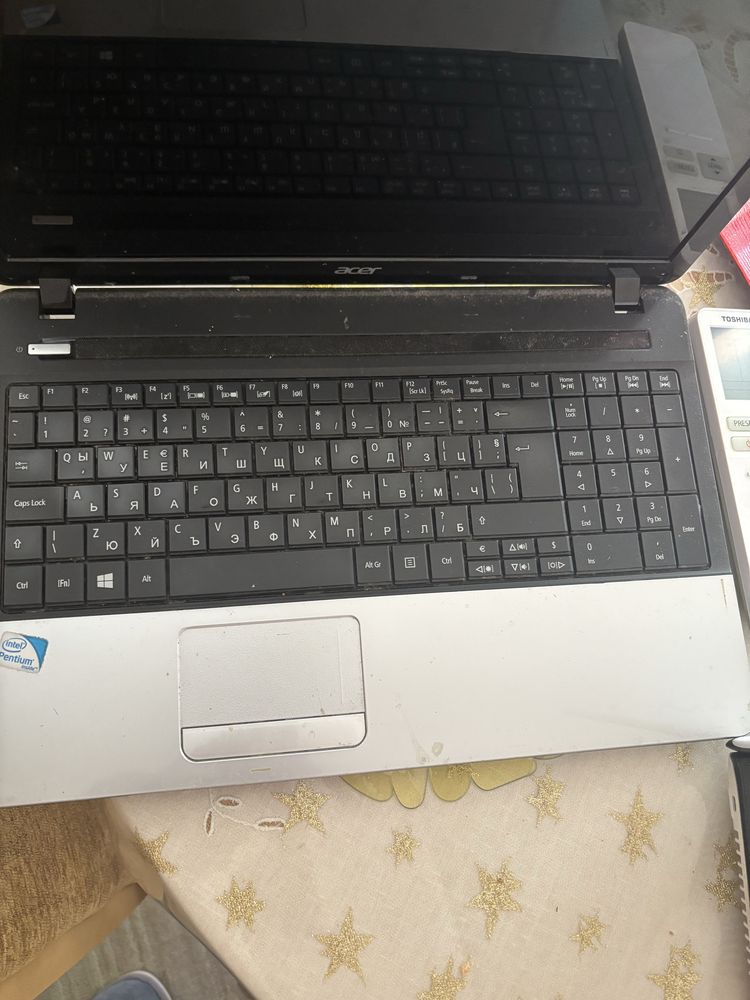 Лаптоп Acer (счупен екран)