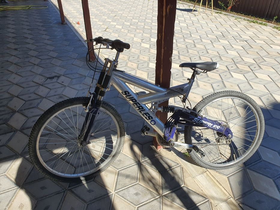 V Vând bicicleta