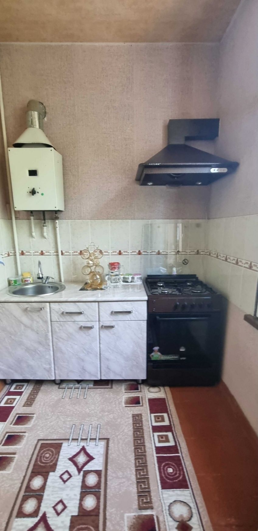 Продается квартира в Центре Базара 2 комнатная