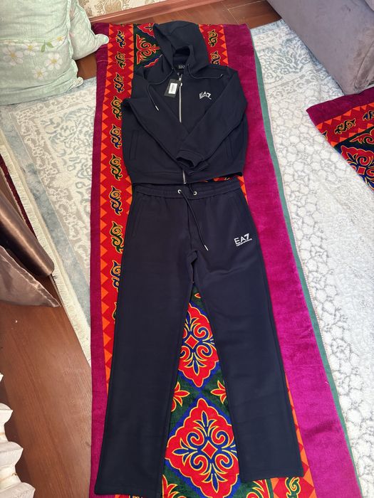 Двойка ЕА7 спортивка гада жүреді