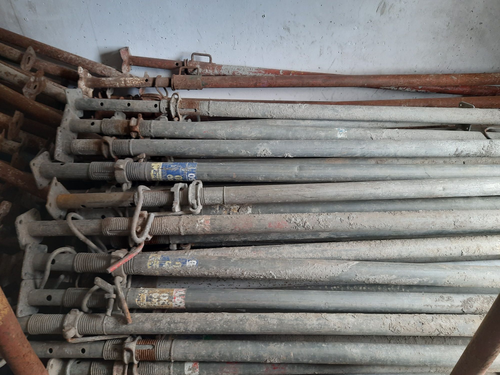 Popi metalici DE ÎNCHIRIAT și Mai compactor WACKER NEUSON