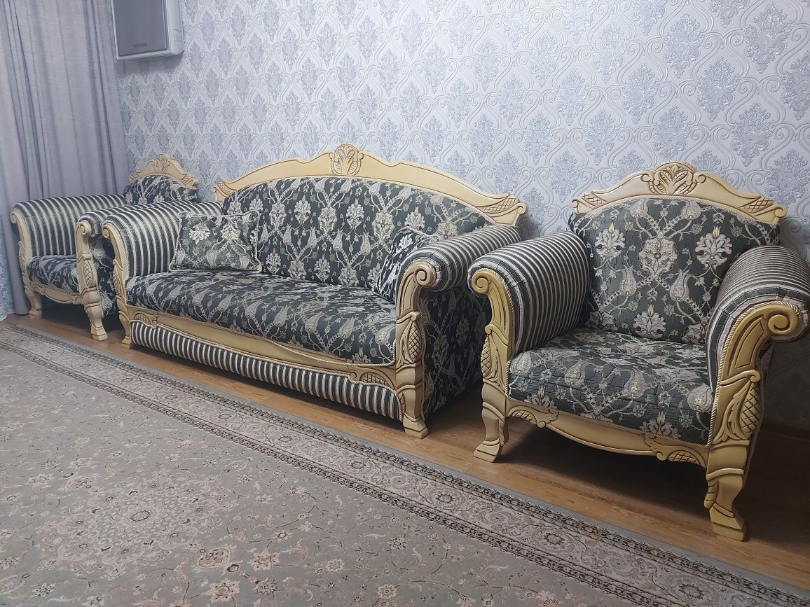 ДИВАН с креслами в классическом стиле