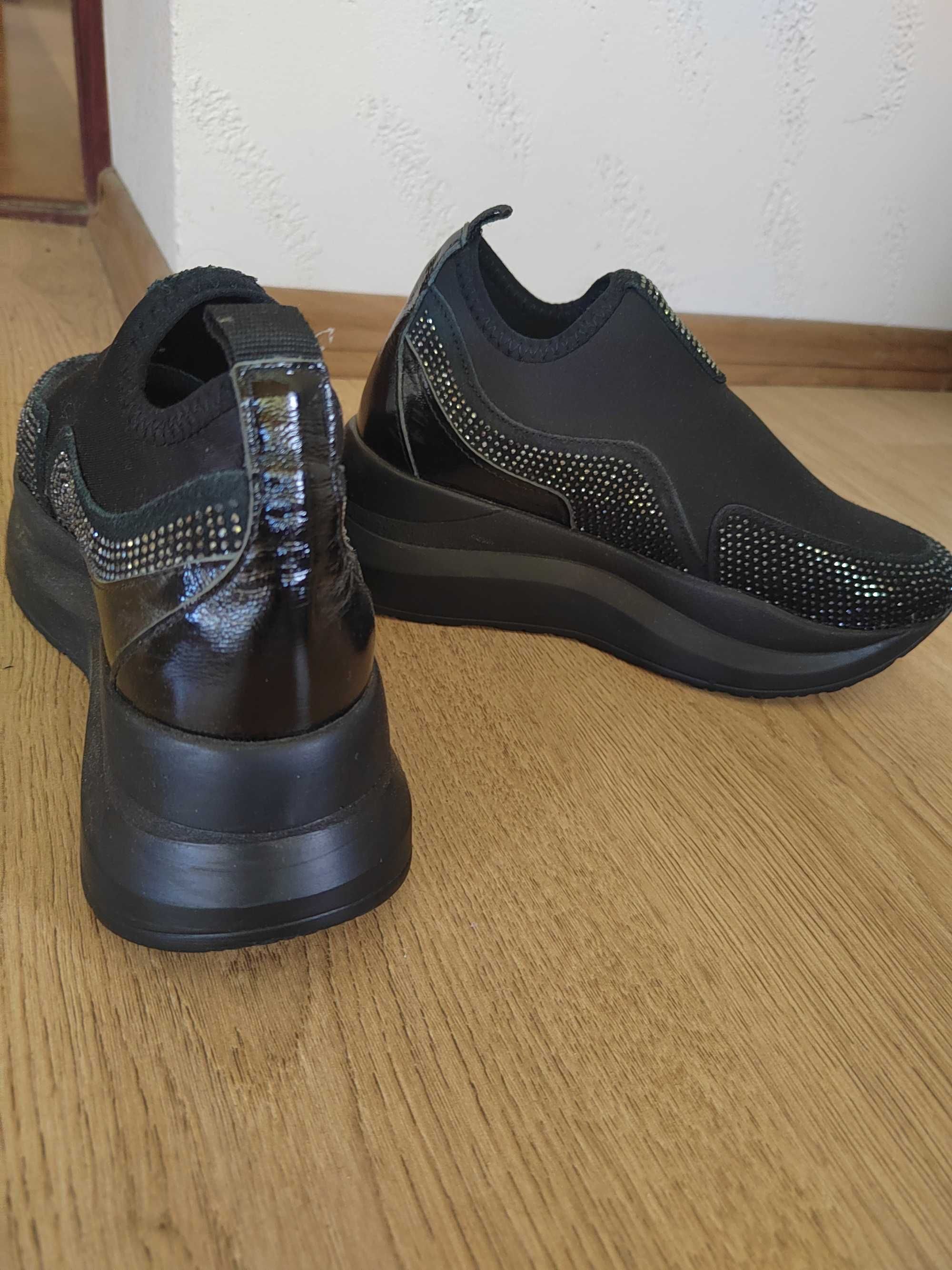 Обувки черни неопрен и кожа Aqwamarine
