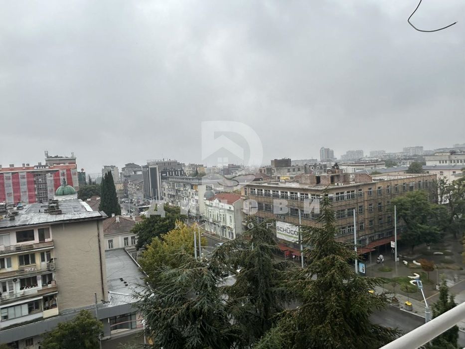 Двустаен апартамент с кухня в центъра
