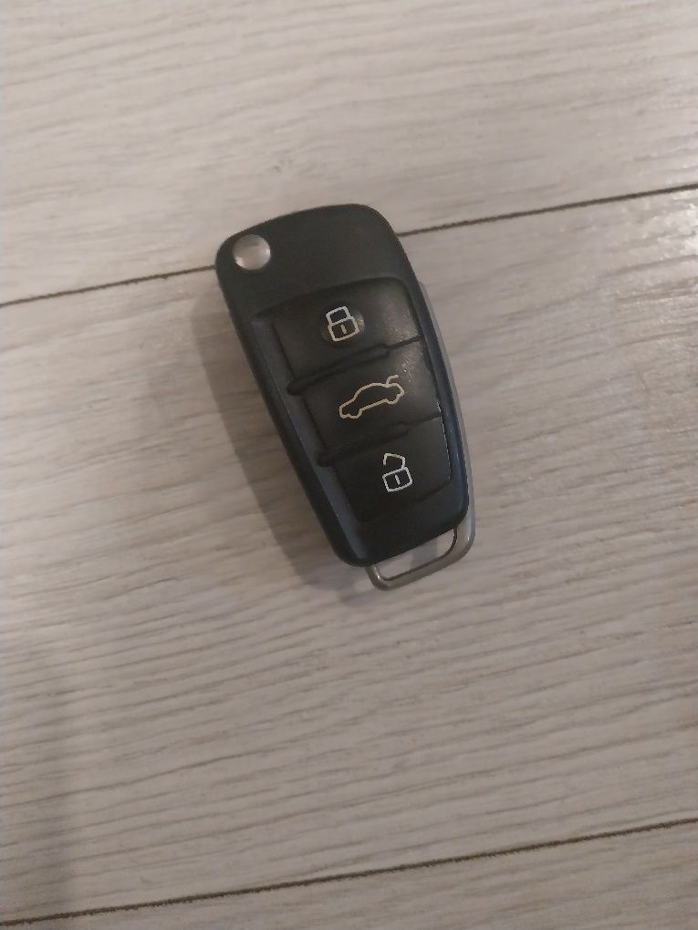 Оригинални ключове за Bmw Mercedes Vw Audi Toyota Nissan Mazda Renault