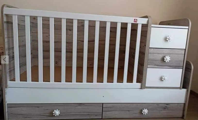 Бебешко легло люлка трансформиращо се в юношеско с Матрак.Отлично съст