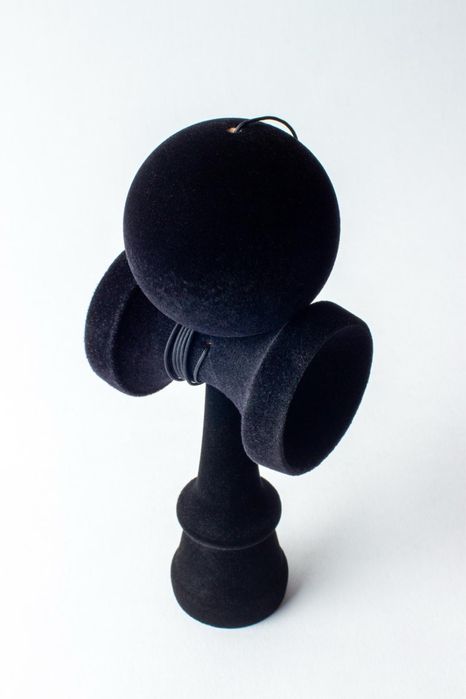 Sweets Fuzzy Black Kendama Broken Shape, noua, editie rara